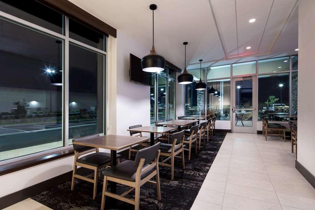Hyatt Place Delano Restaurant foto